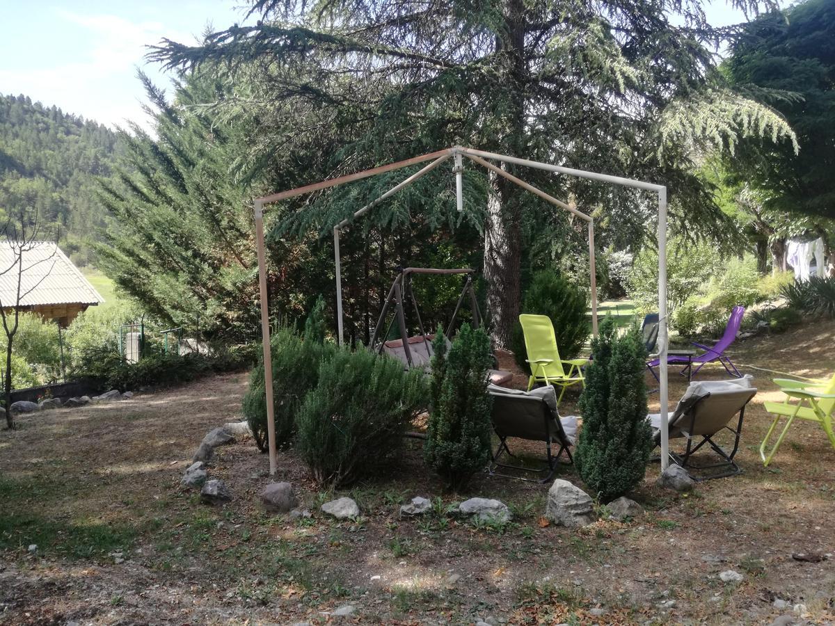 Gites Les Tilleuls Clamensane Exteriér fotografie